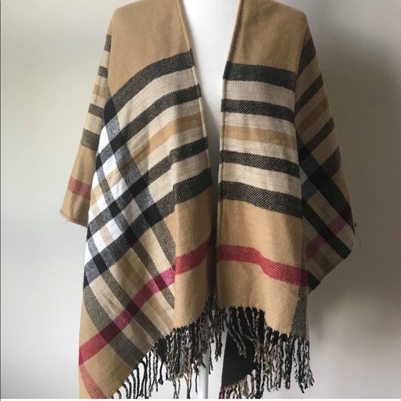 Sweaters - Beautiful Poncho